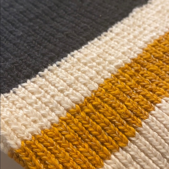 FASHION NOVA Stretchy Woven Tank Top - Picture 4 of 4